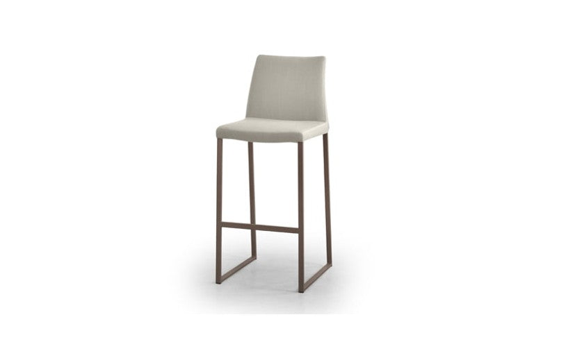 Curvo barstool and counterstool