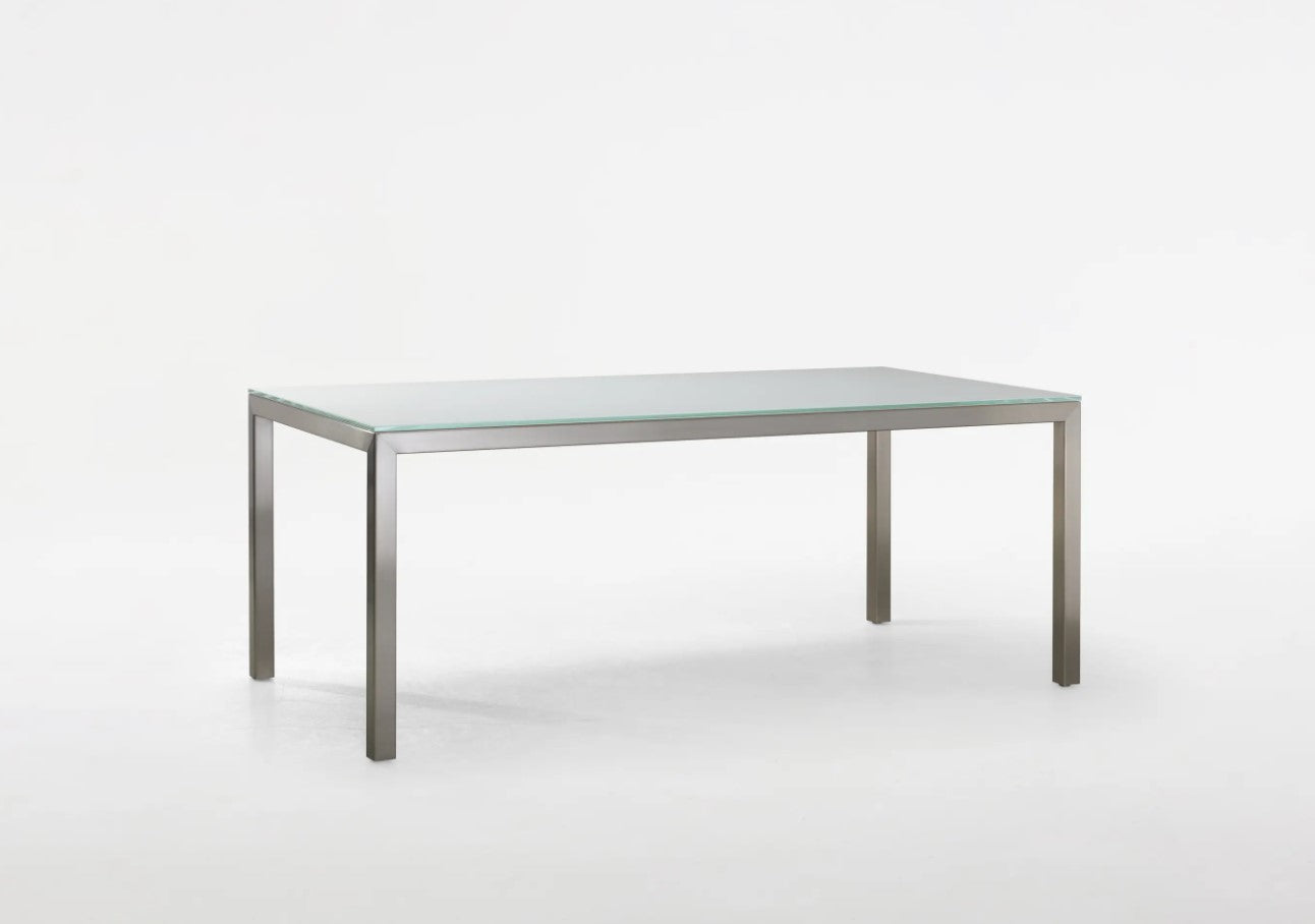 Cubo dining table
