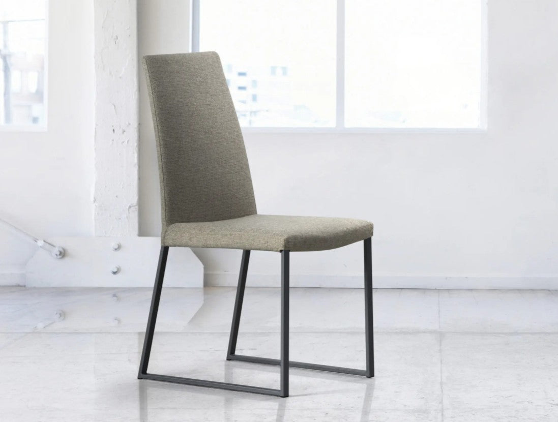 Curvo dining chair