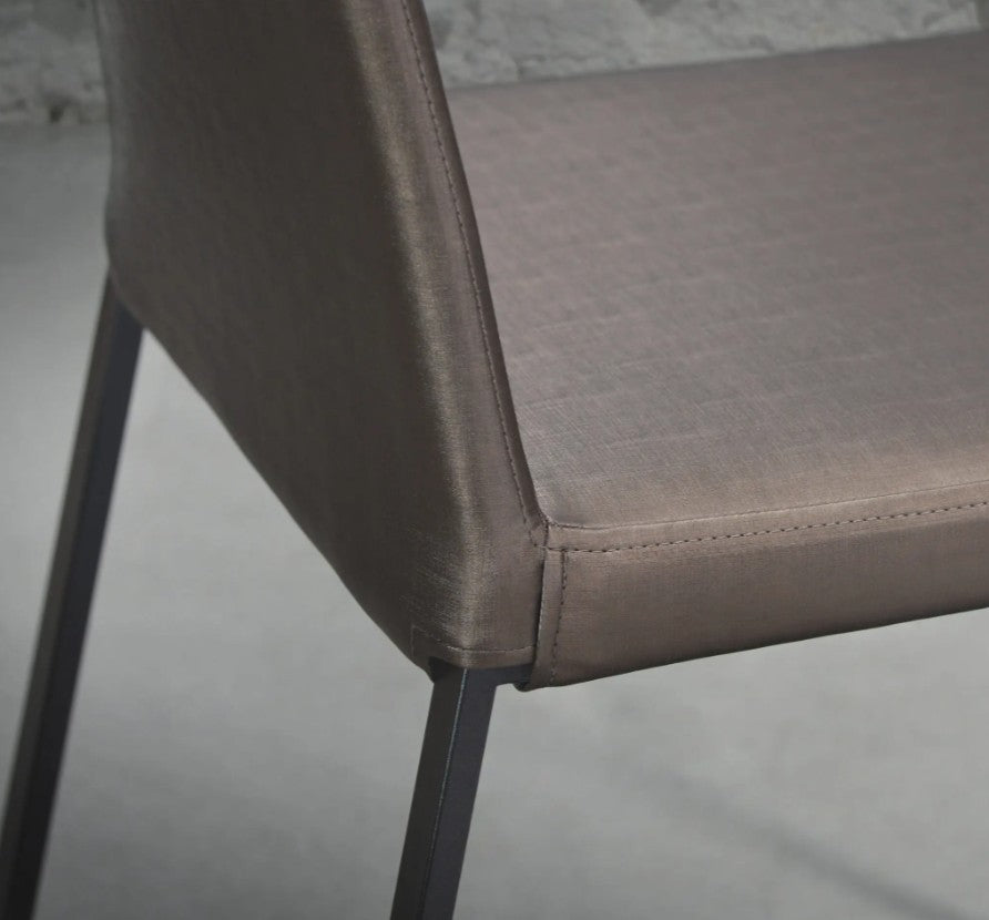 Curvo dining chair